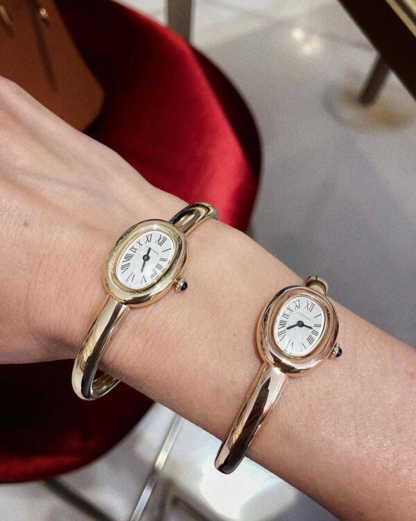 Montre Femme Élégance Royale – Bracelet Doré & Cadran Ovale avec Cristaux Brillants