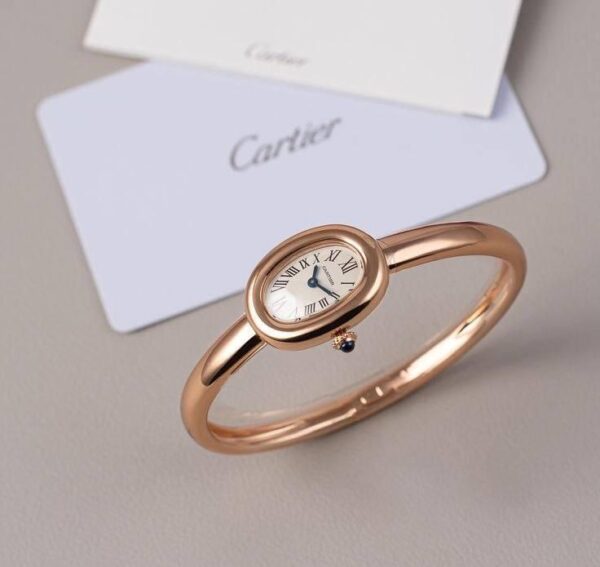 Montre Femme Élégance Royale – Bracelet Doré & Cadran Ovale avec Cristaux Brillants