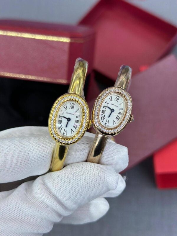 Montre Femme Élégance Royale – Bracelet Doré & Cadran Ovale avec Cristaux Brillants