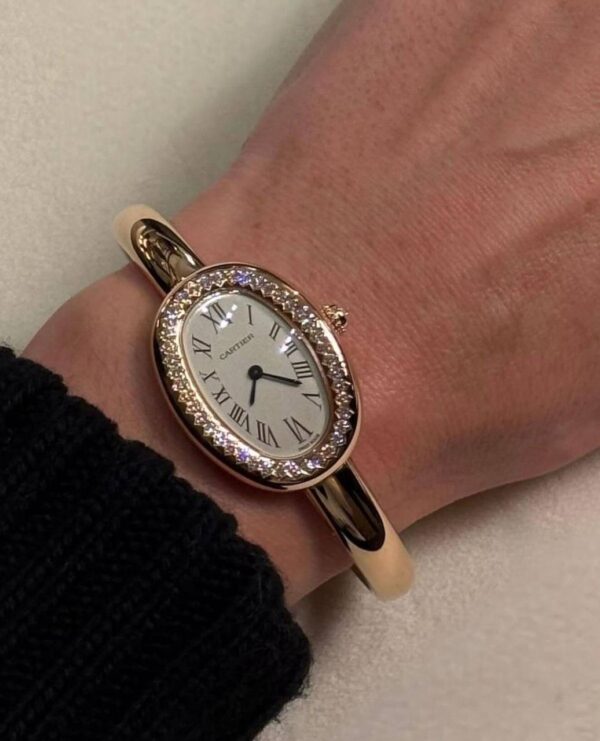 Montre Femme Élégance Royale – Bracelet Doré & Cadran Ovale avec Cristaux Brillants